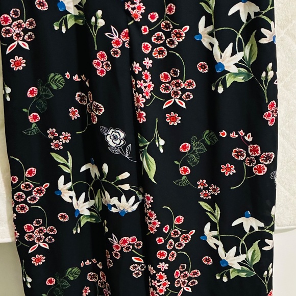 Ash & Violet Floral Jumpsuit Deep V Neckline Black Floral size Large NWT - Picture 3 of 5